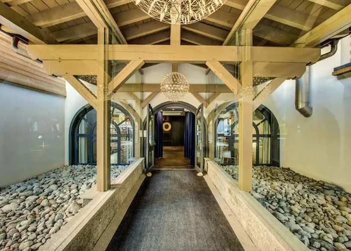 Beautiful In 5 Stars With Pool Daire Chamonix